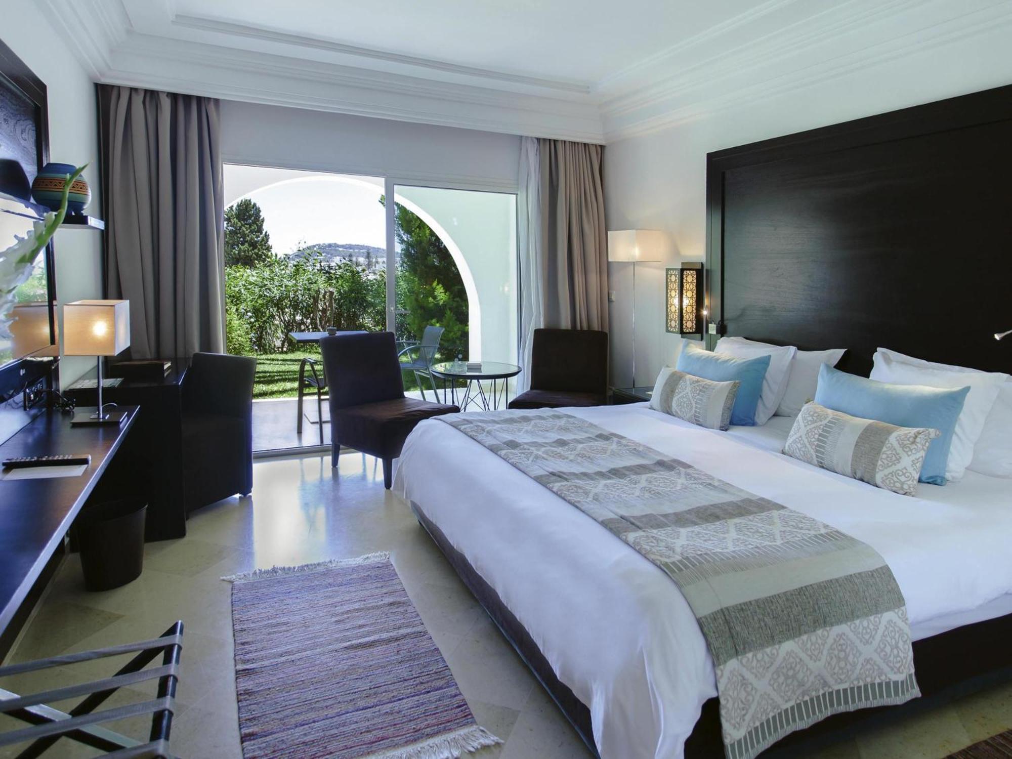 Deluxe King Room Sea Pool View